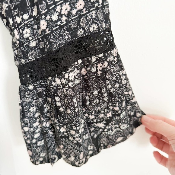 American Eagle Outfitters Black Pink Ditzy Floral Boho Romper sz XXS - Picture 13 of 13